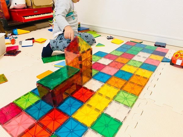 ピタゴラス2セット分　146ピース　マグネットプレート　磁石パズル　知育おもちゃ ピタゴラス ひらめきのプレート 64枚 マグネット 知育玩具