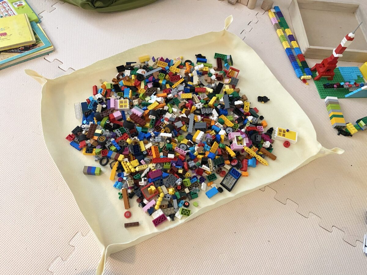 レゴマットを使えば、レゴの片付けが楽になるよ！百均の材料で手作りし 